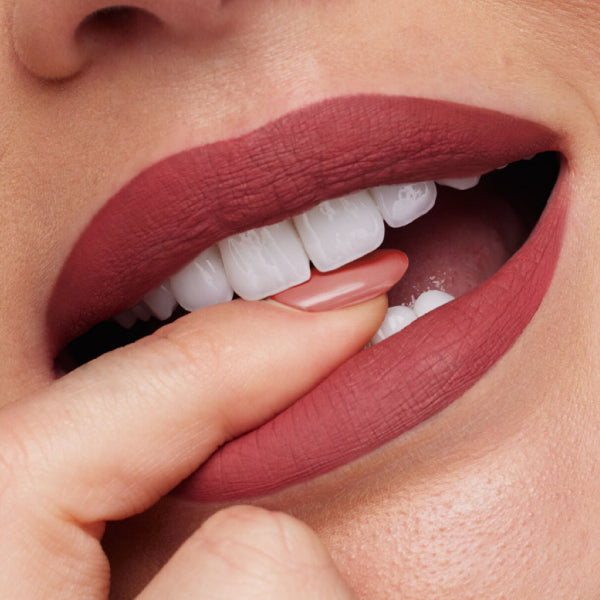 Huda Beauty Liquid Matte Ultra-Comfort Transfer-Proof Lipstick shade Icon (Rusty Pink)